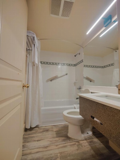 Divya Sutra Suites on Robson Downtown Vancouver image 16