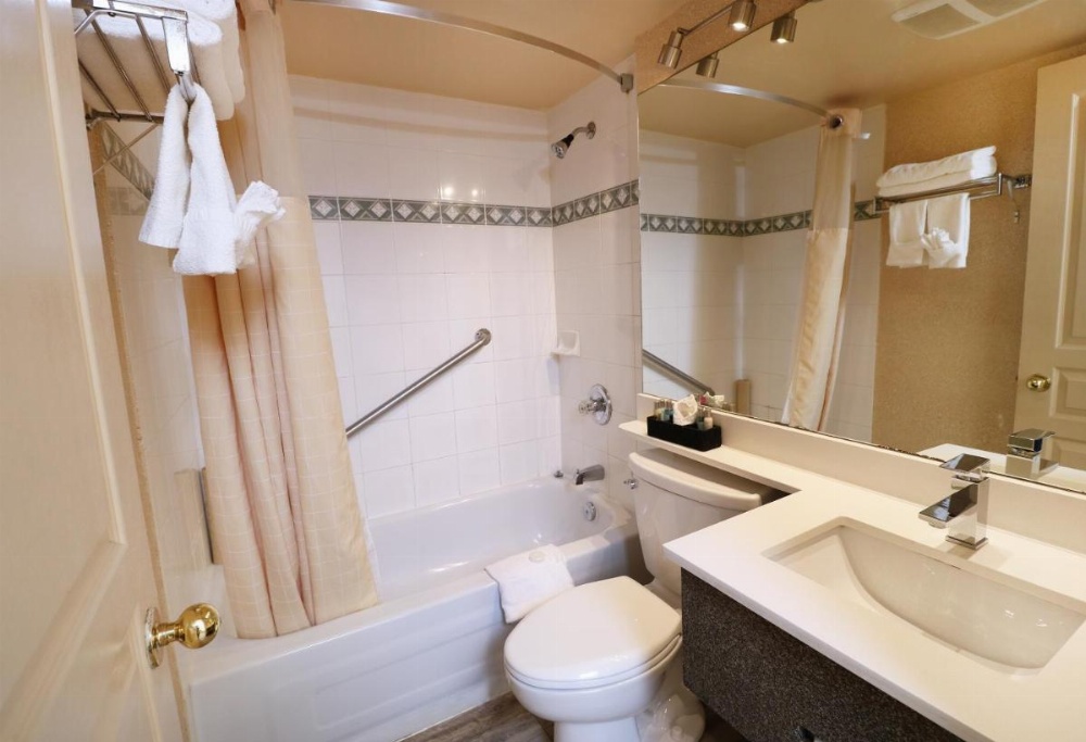 Divya Sutra Suites on Robson Downtown Vancouver Image 36
